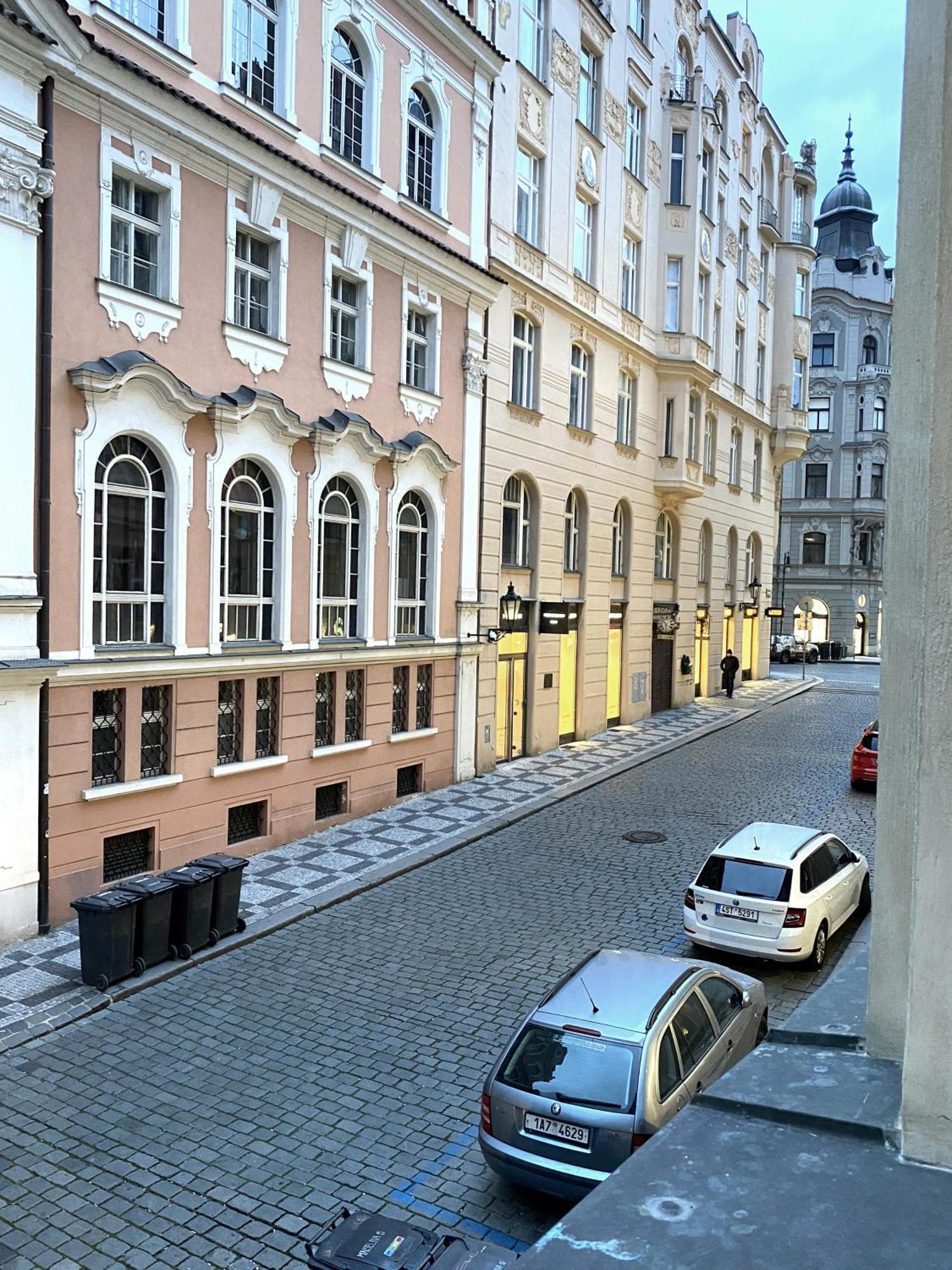 Deluxe Room,1637612709:JPEG